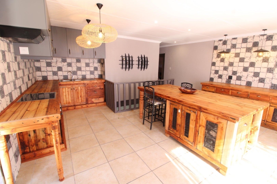 6 Bedroom Property for Sale in Doringkruin North West
